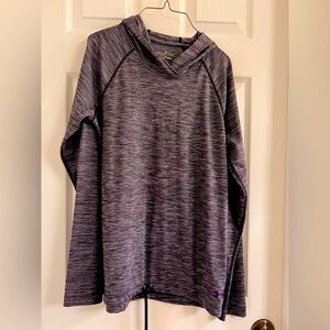 Under armor Long sleeve loose heatgear hoodie size medium in heater purple
